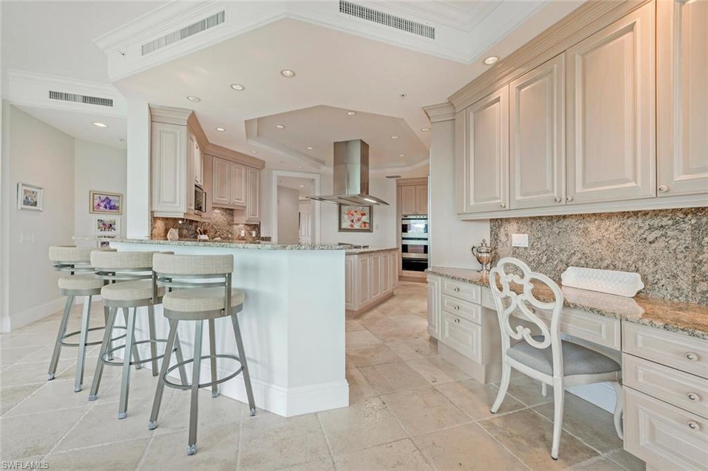 SEASONS AT NAPLES CAY - Residential