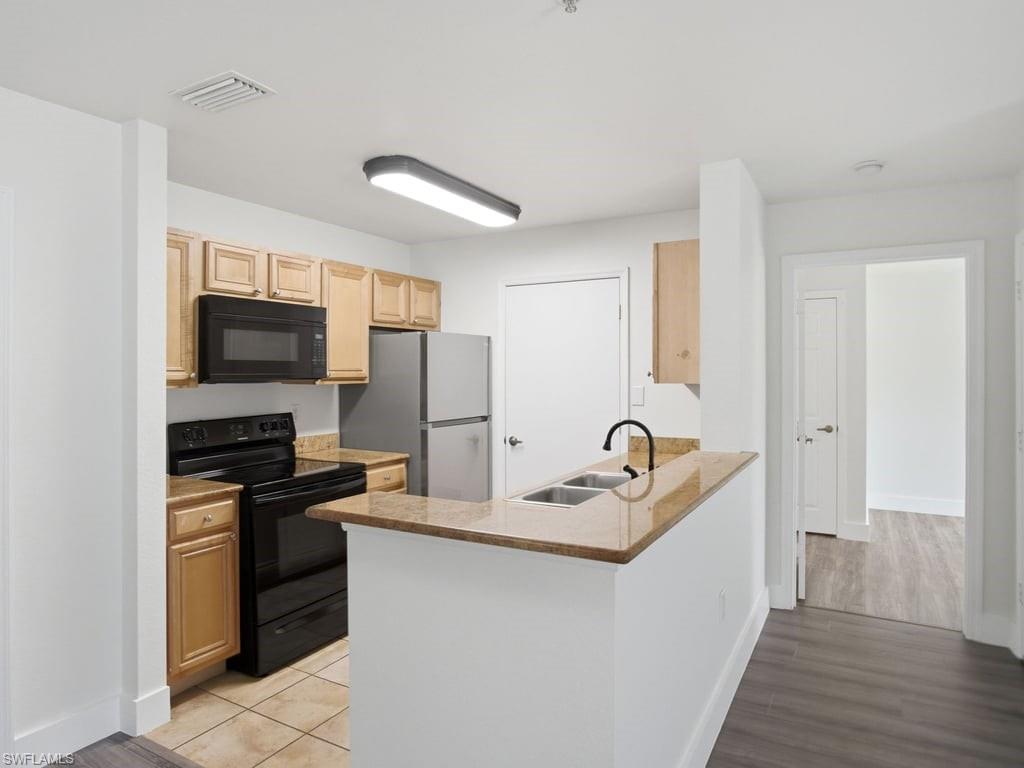 VANDERBILT PLACE - Residential
