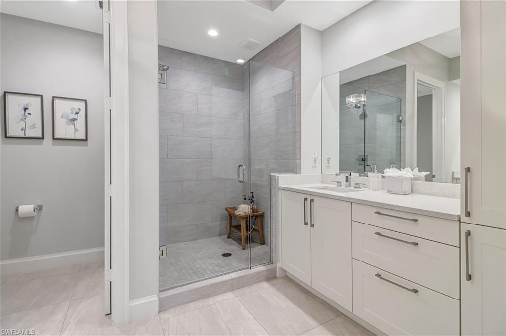 ELEVEN ELEVEN CENTRAL - Residential