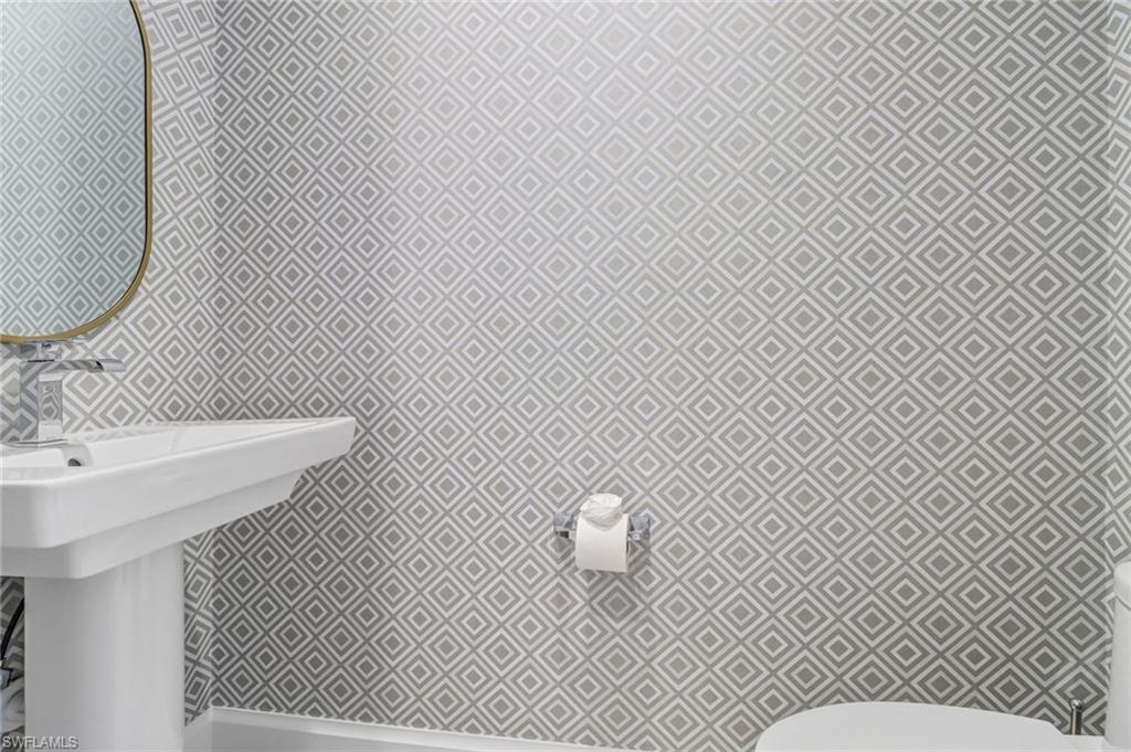 ELEVEN ELEVEN CENTRAL - Residential