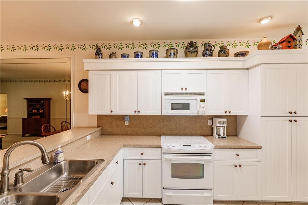 VILLAS AT COUNTRY CREEK - Residential