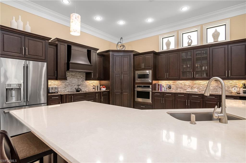 TWIN EAGLES - Residential
