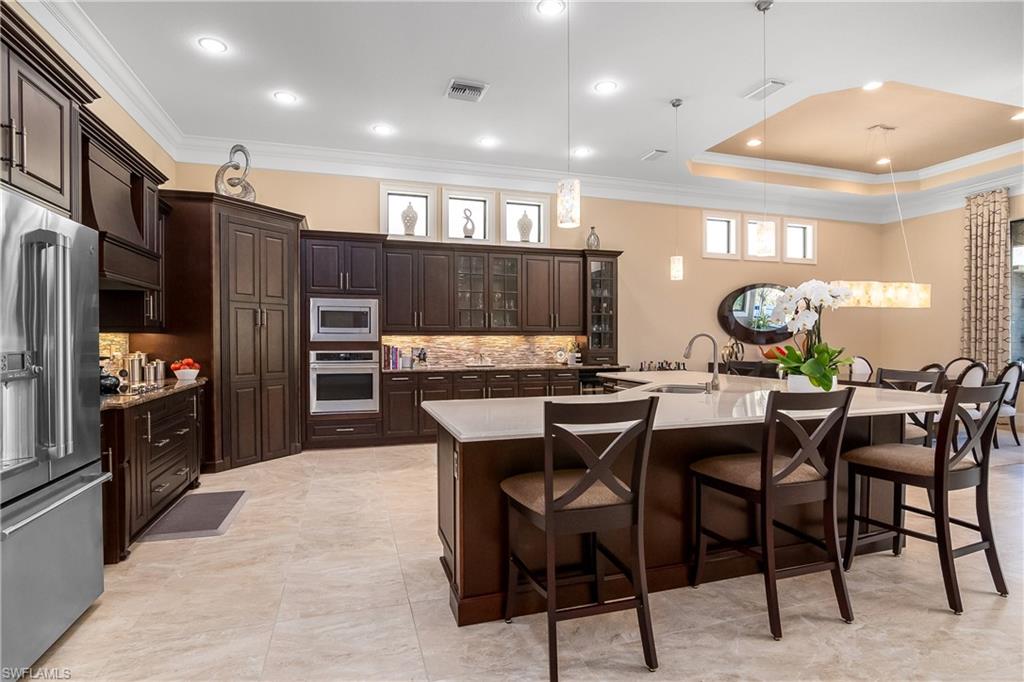 TWIN EAGLES - Residential