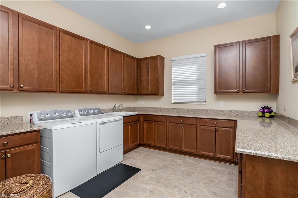 TWIN EAGLES - Residential