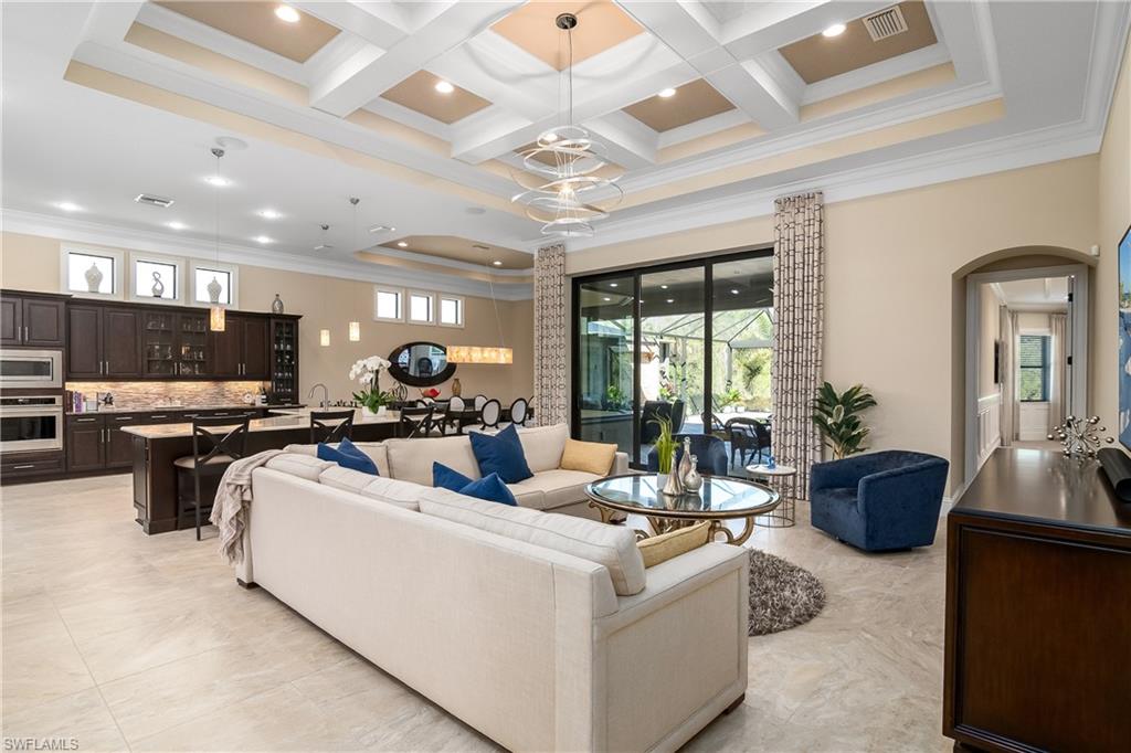 TWIN EAGLES - Residential