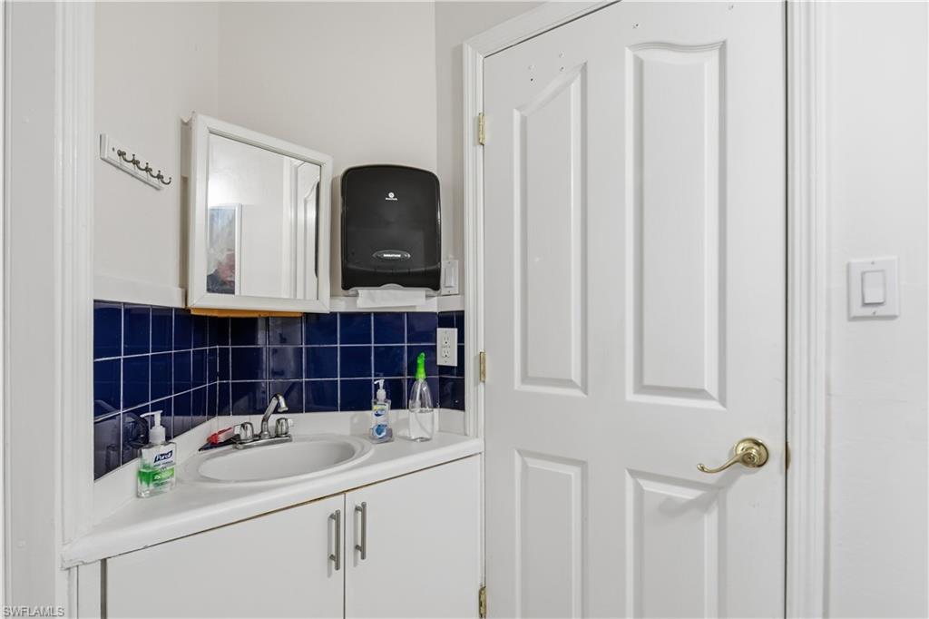 PALM RIVER ESTATES - Residential Lease