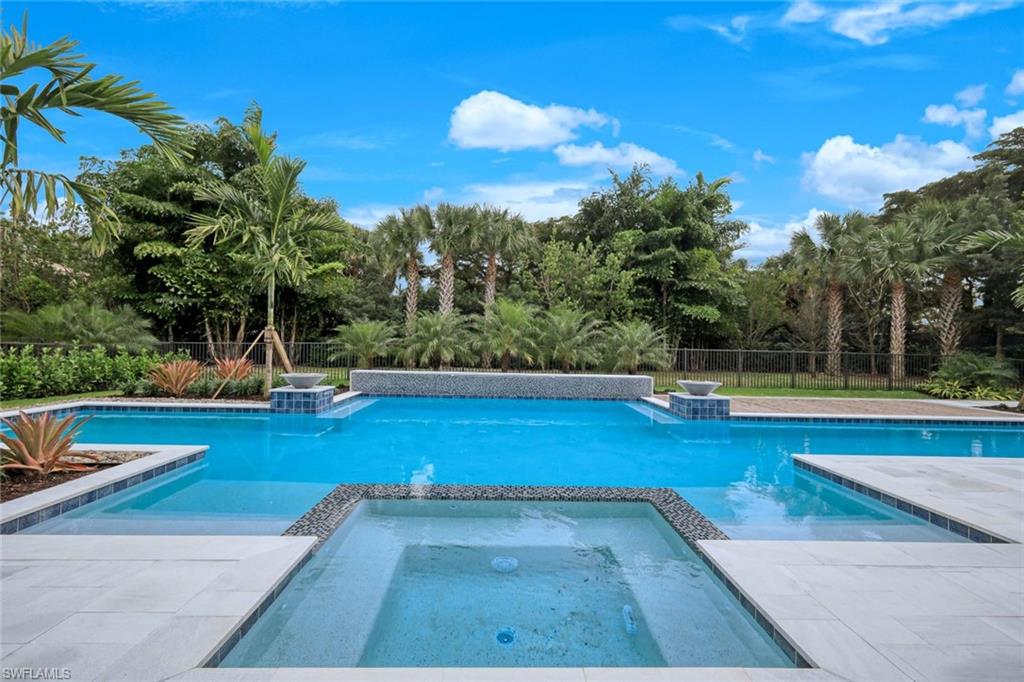 THE ENCLAVE OF DISTINCTION - Residential