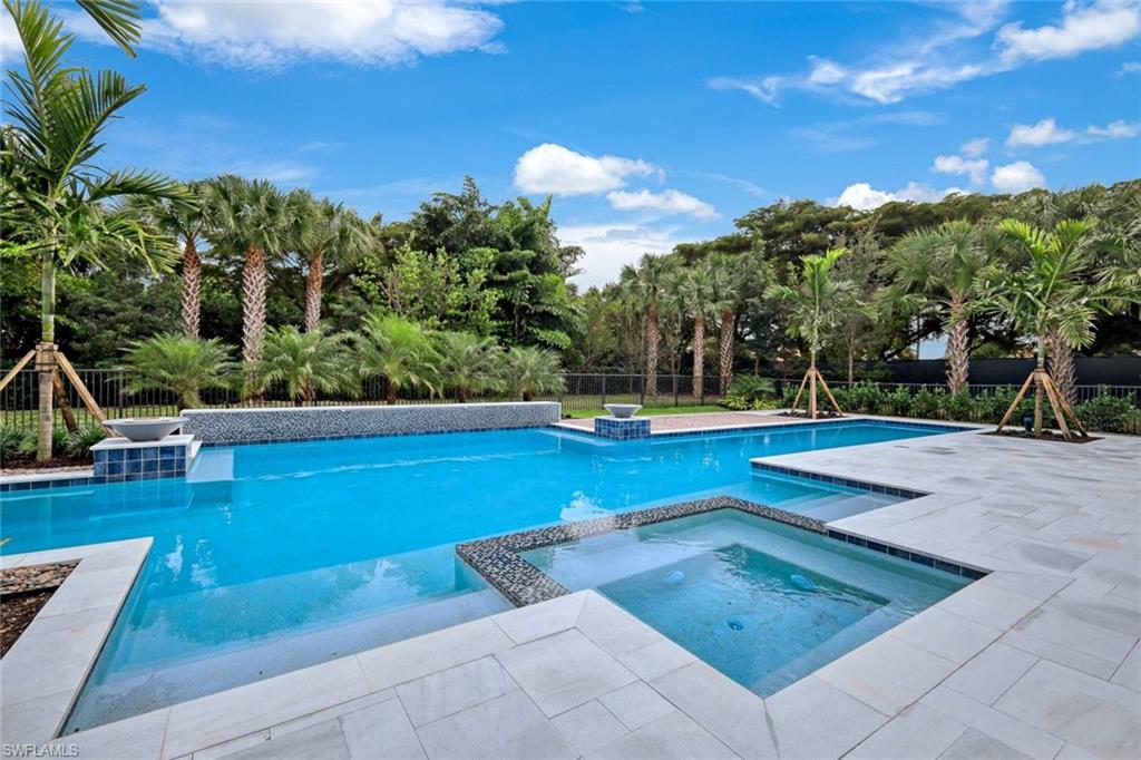 THE ENCLAVE OF DISTINCTION - Residential
