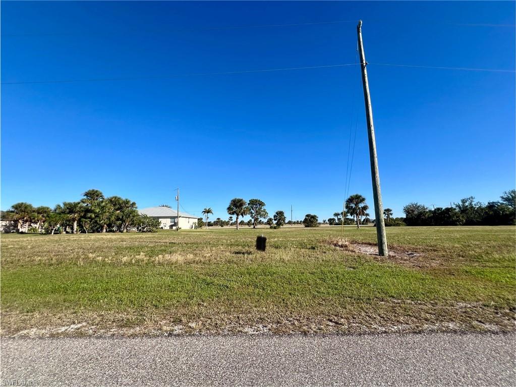 Beautifull lot offers a unique opportunity to build the home of your dreams, Situated in a quite developing area, this land boast panoramic views and convenient location close to local amenities. With ample space to design and build, this lot is perfect for those looking to create their own personal paradise. Don't miss the change to turn the space this land into your HOME!!