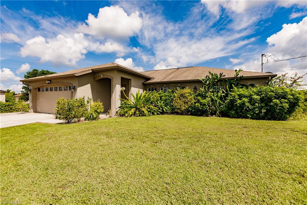 This property has an oversized lot with a variety of tropical fruit trees, bushes and vines.  It is only a 10 minute walk to the local high school and library.  An elementary school and middle school are no more than 5 minutes away by car!

CENTRALLY LOCATED
Minutes away from banks, postal services (USPS, UPS FEDEX), shopping centers, restaurants,
churches, gyms, hospitals and downtown Fort Myers!