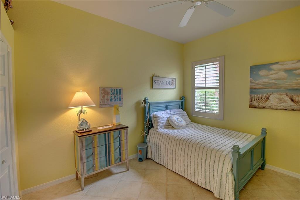CARLTON LAKES - Residential
