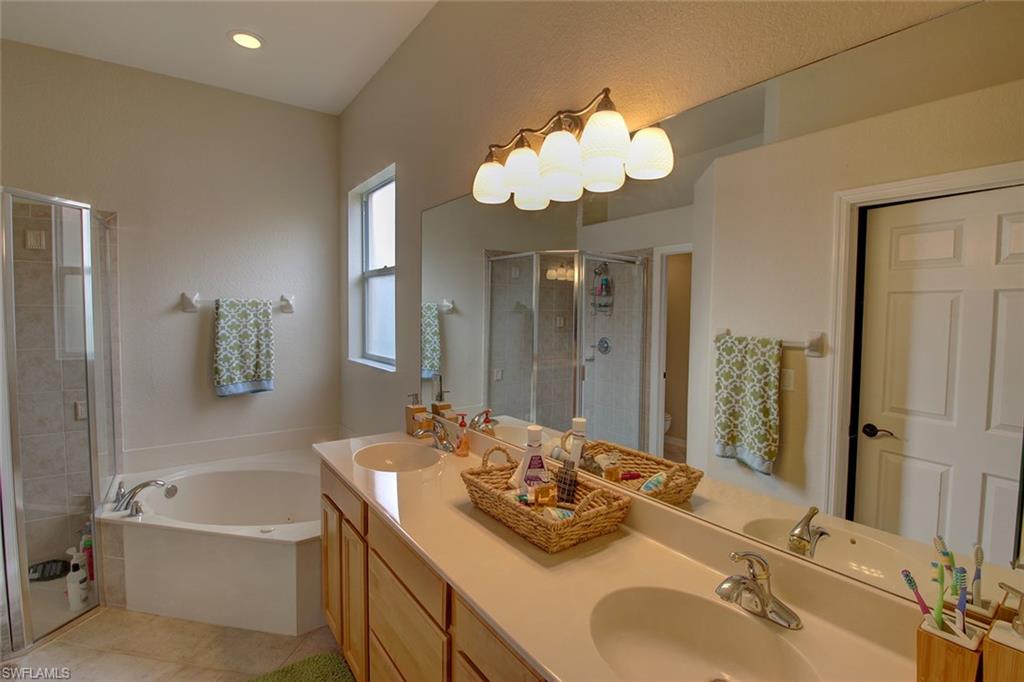CARLTON LAKES - Residential