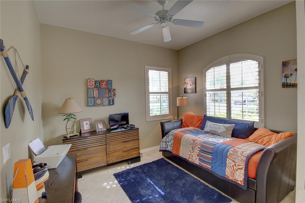 CARLTON LAKES - Residential