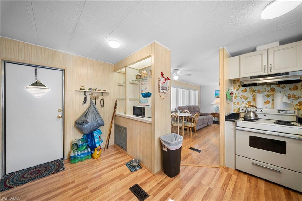 NAPLES MOBILE ESTATES - Residential