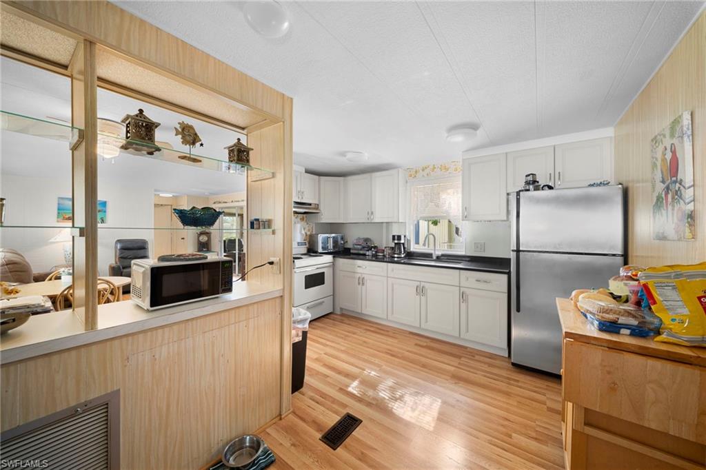 NAPLES MOBILE ESTATES - Residential