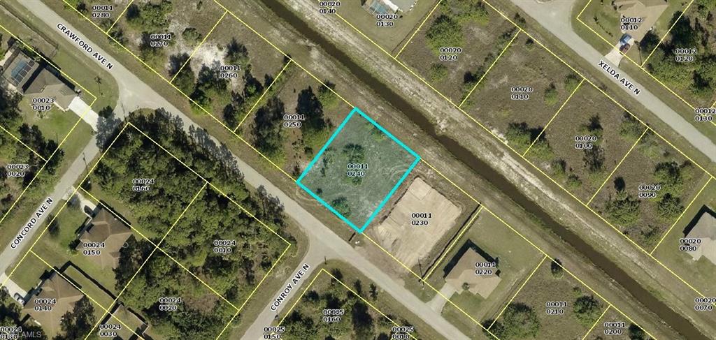 Great Oversize Lot with canal in the back In Fast Growing Lehigh Area Of New Homes !