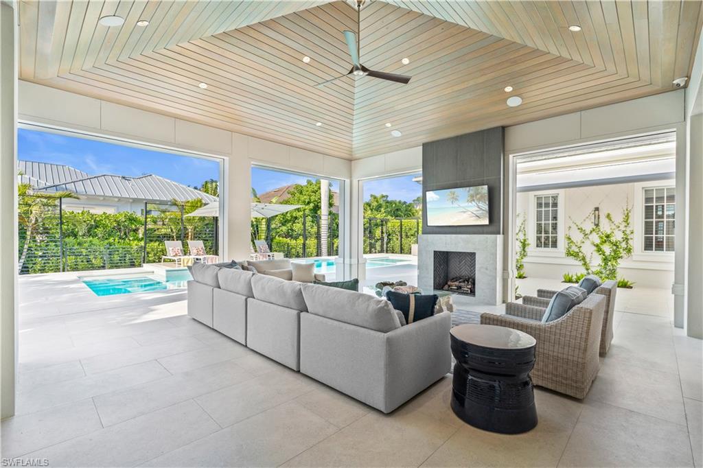 MOORINGS - Residential