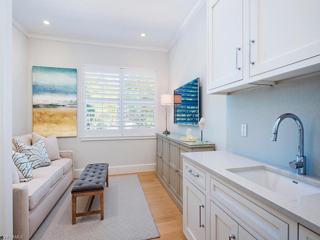 MOORINGS - Residential