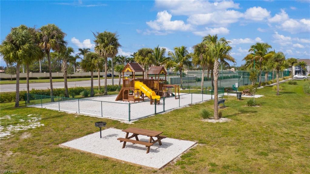GRANADA LAKES - Residential