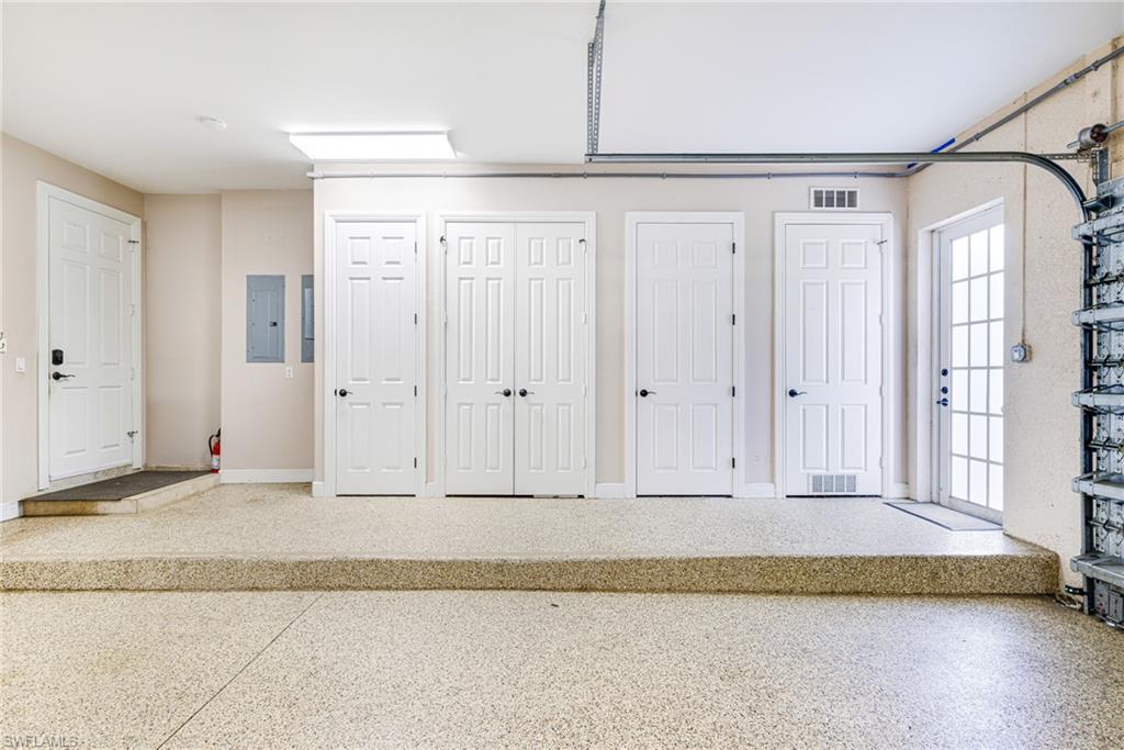 RIVERBROOKE - Residential
