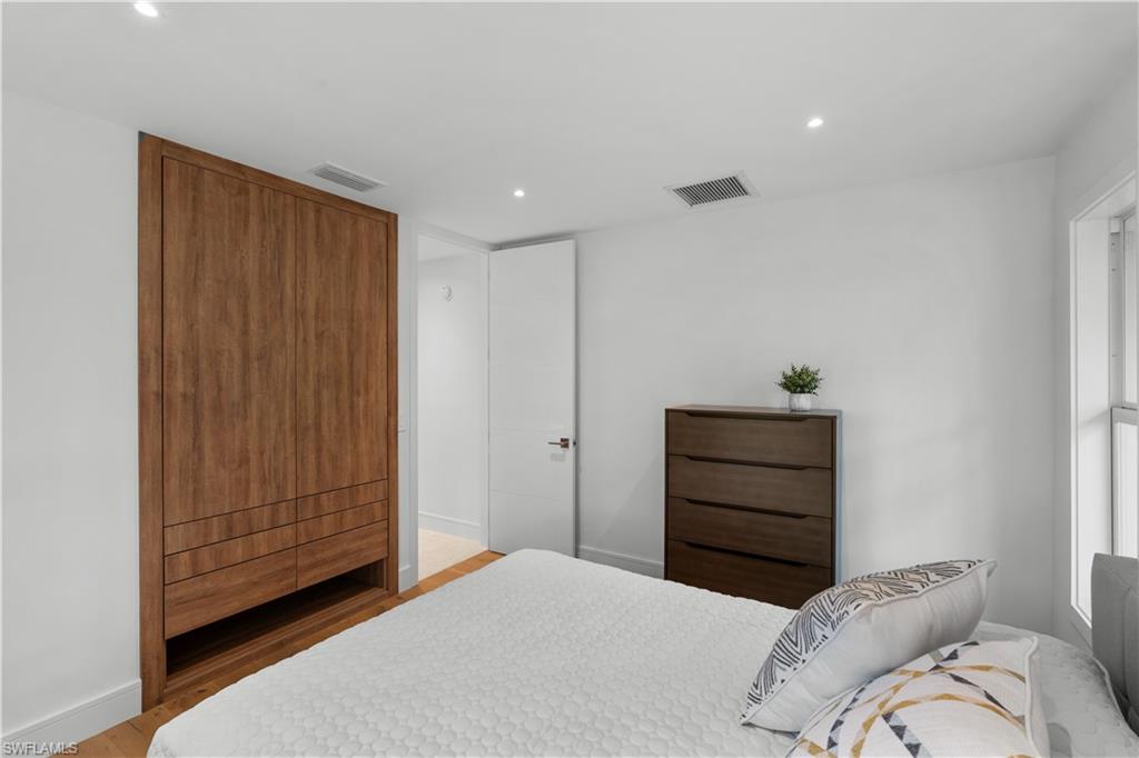 MARCO BEACH - Residential