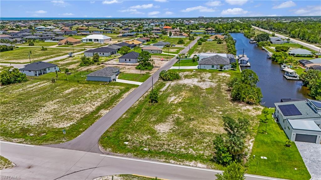 CAPE CORAL - Land