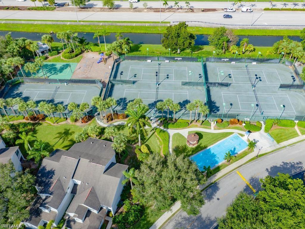 LAKESIDE CARRIAGE HOMES - Residential