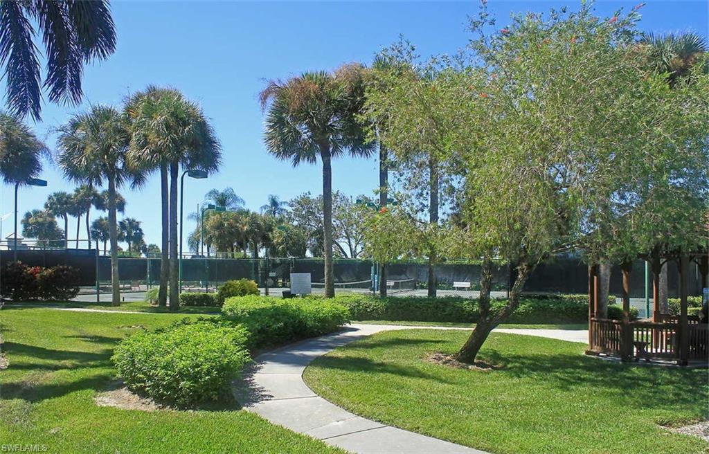LAKESIDE CARRIAGE HOMES - Residential