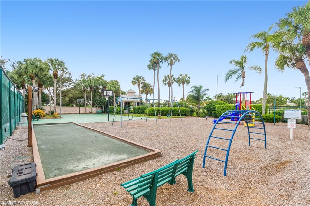 LAKESIDE CARRIAGE HOMES - Residential