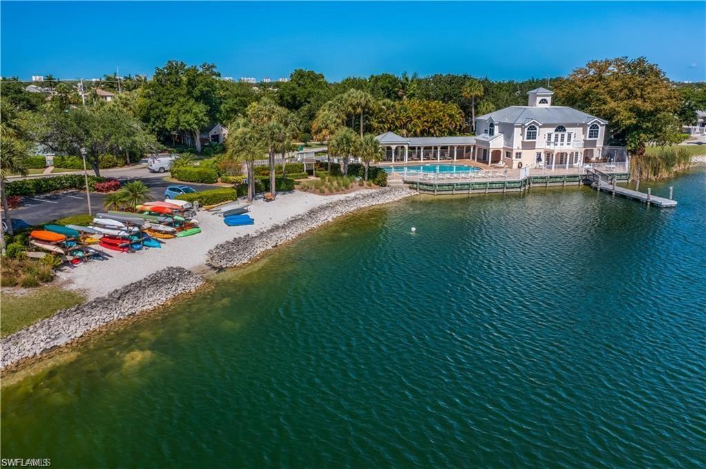 LAKESIDE CARRIAGE HOMES - Residential