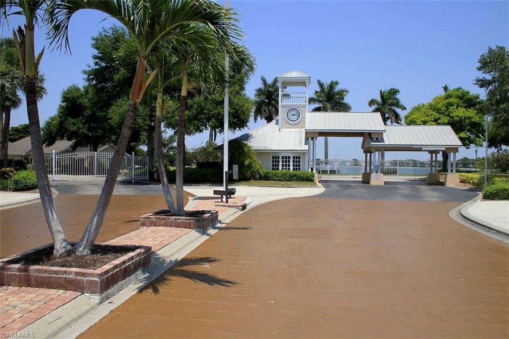 LAKESIDE CARRIAGE HOMES - Residential