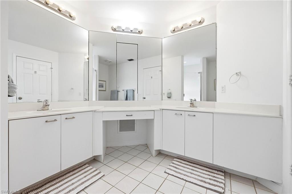 LAKESIDE CARRIAGE HOMES - Residential