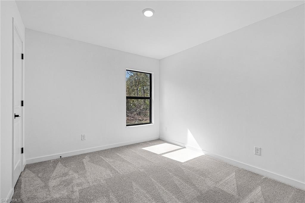 MIRROR LAKES - Residential