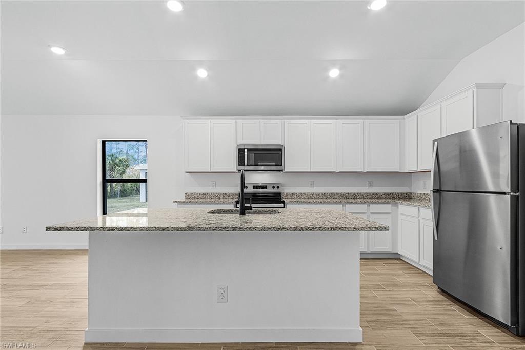 MIRROR LAKES - Residential