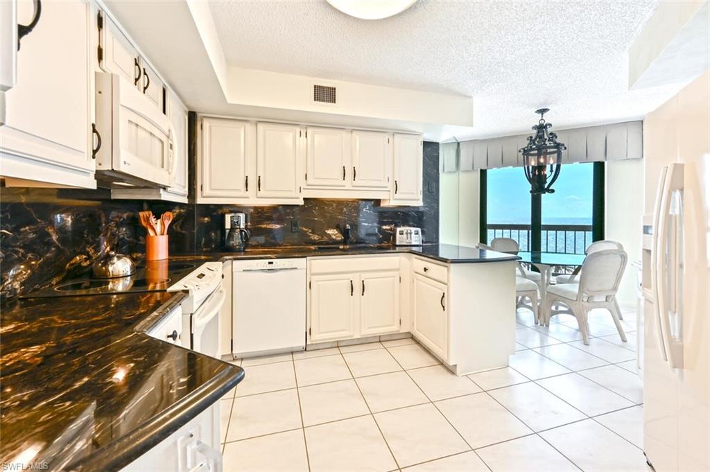 ESPLANADE CLUB - Residential Lease