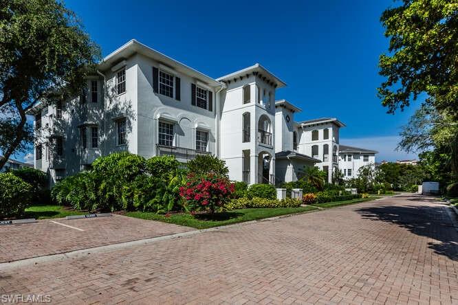 BREAKWATER - Residential
