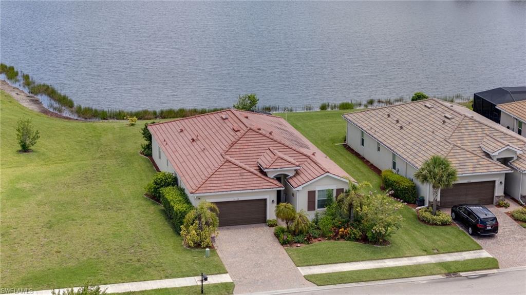 HAMPTON LAKES - Residential
