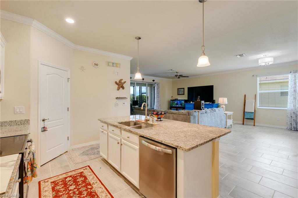 HAMPTON LAKES - Residential