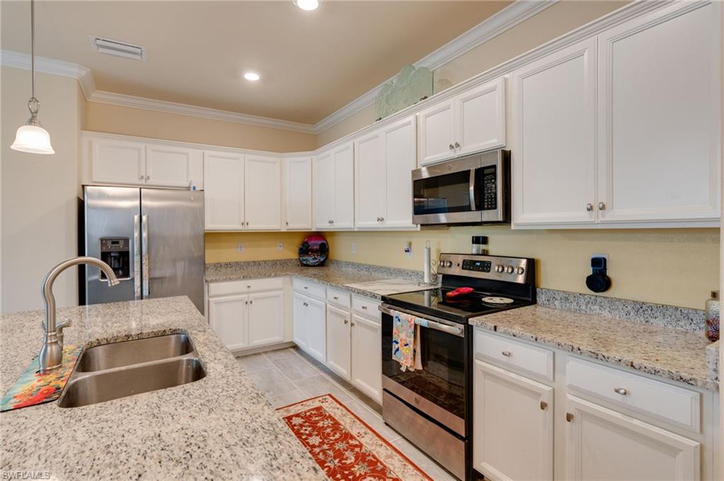 HAMPTON LAKES - Residential