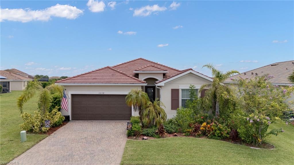 HAMPTON LAKES - Residential