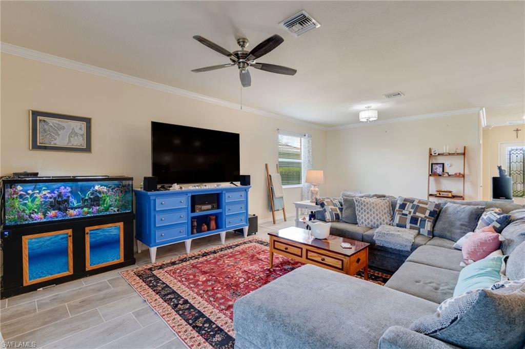 HAMPTON LAKES - Residential