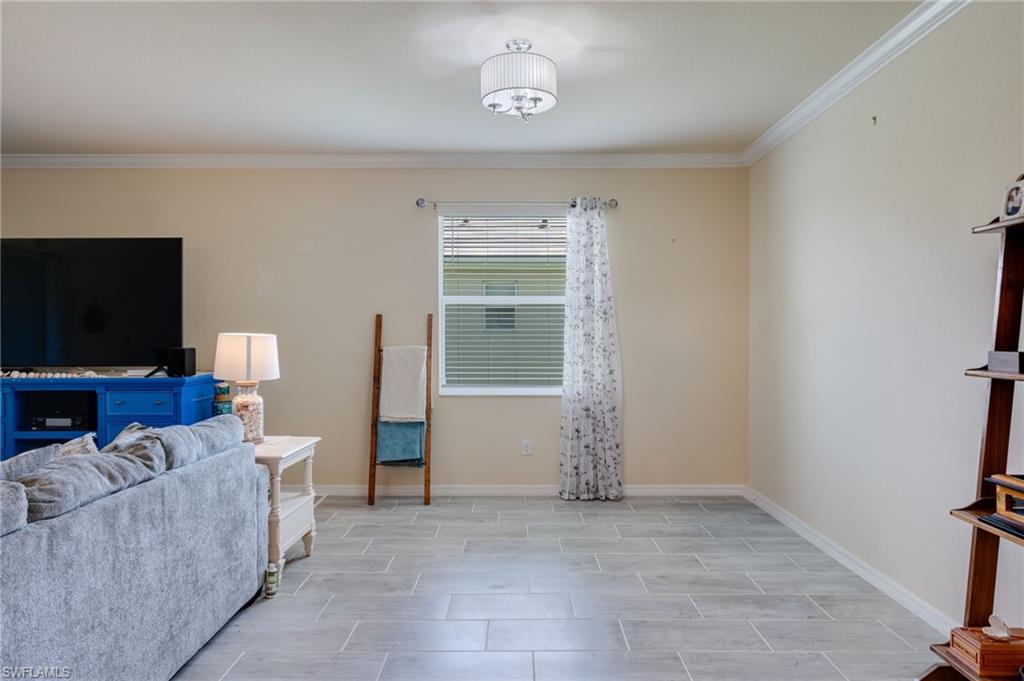 HAMPTON LAKES - Residential