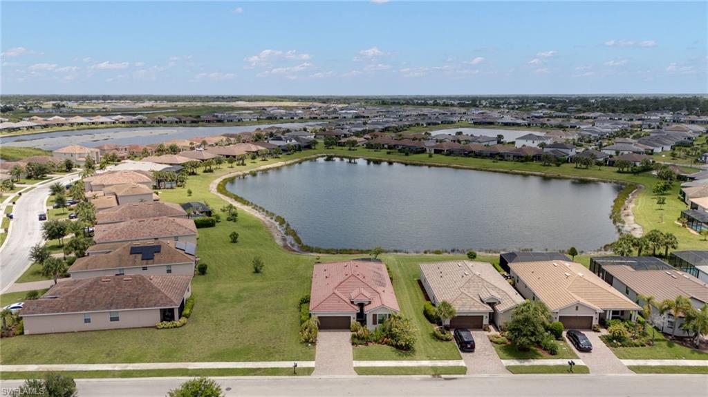 HAMPTON LAKES - Residential