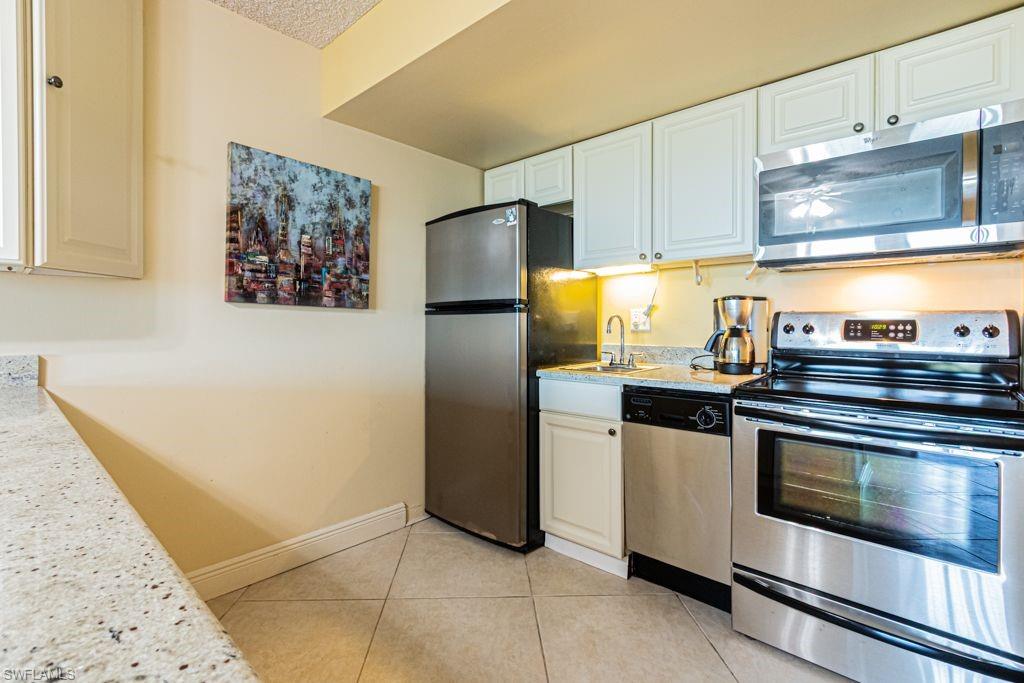 VANDERBILT TOWERS - Residential Lease