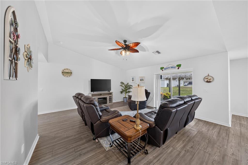 CAPE CORAL - Residential