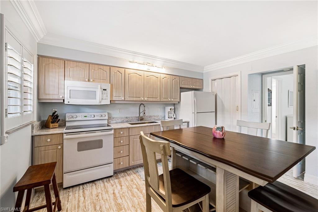 CASTLETON GARDENS - Residential