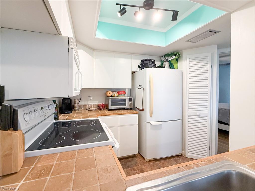 SAFETY HARBOR CLUB - Residential