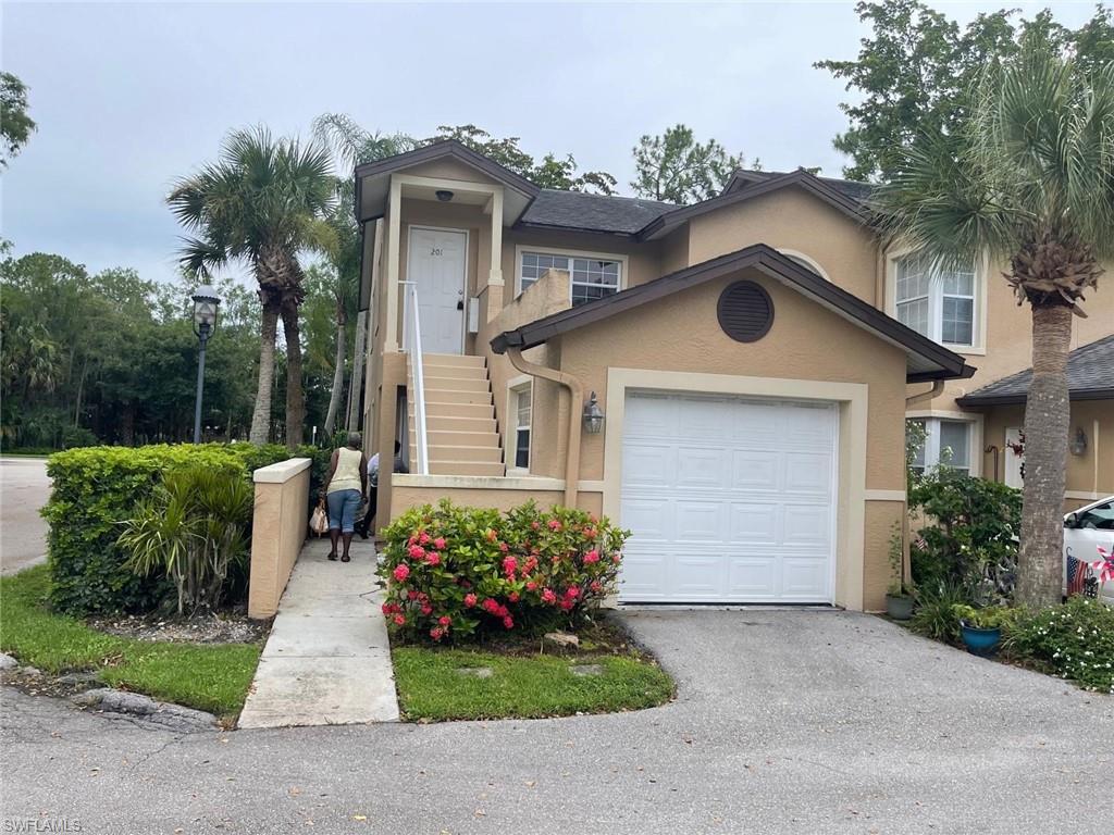 THIS IS A LOVELY 3/2 FULLY FURNISHED TOWNHOME CLOSE TO ALL MAJOR HIGHWAYS AND MINUTES TO THE BEACH. VERY WELL DECORATED AND MAINTAIN UNIT. THIS IS A SHORT-TERM RENTAL APARTMENT.