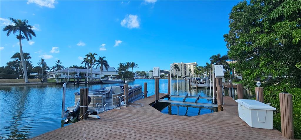 MOORINGS - Residential