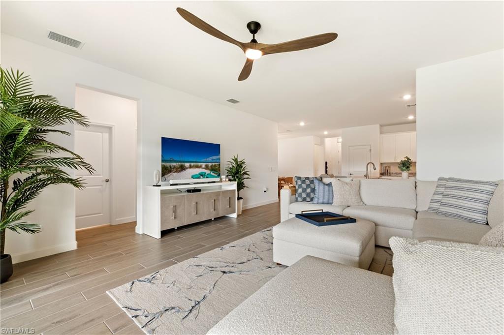 COUNTRY CLUB - Residential Lease